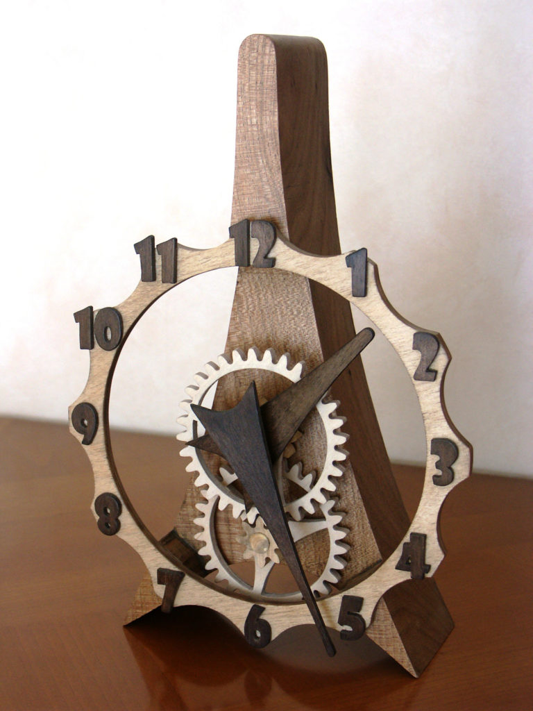 horloge artisanale en bois Francine par Roland Dutoya