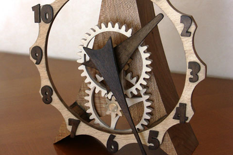horloge artisanale en bois Francine par Roland Dutoya