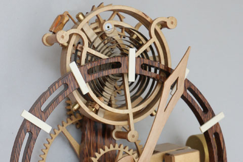 Horloge en bois Tourbillon Roland Dutoya